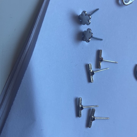 17 pairs of earrings - Picture 3 of 7